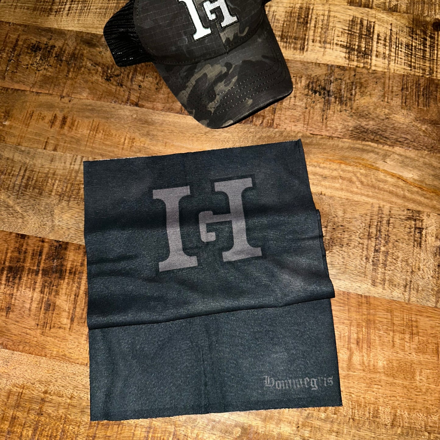 Cache-cou HommeGris « grey smoke v2 »