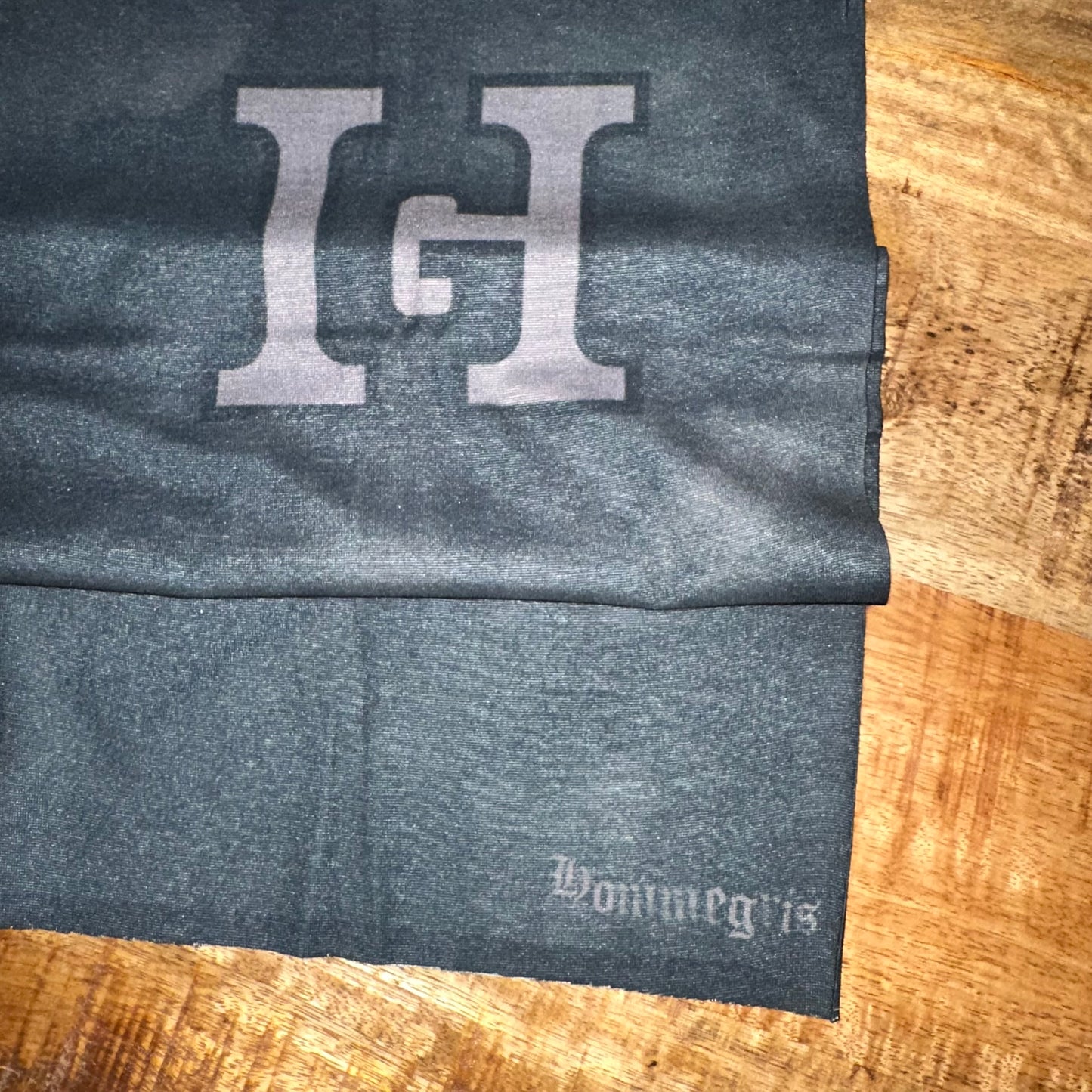 Cache-cou HommeGris « grey smoke v2 »