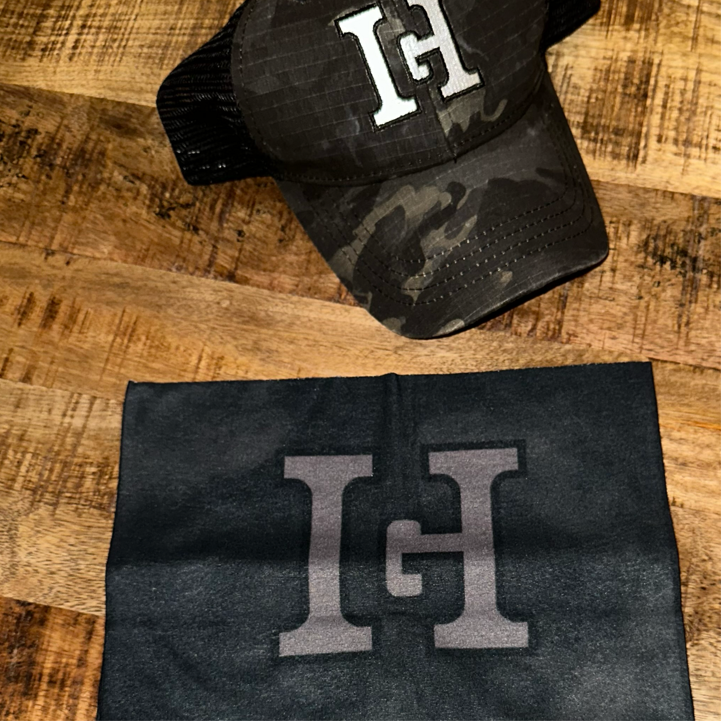 Cache-cou HommeGris « grey smoke v2 »
