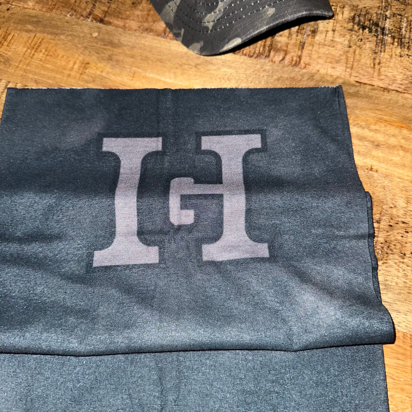 Cache-cou HommeGris « grey smoke v2 »