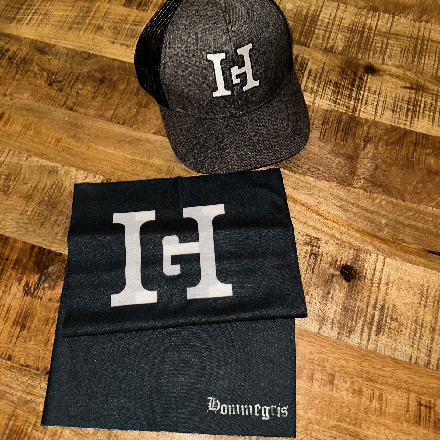 Cache-cou HommeGris « black v2 »